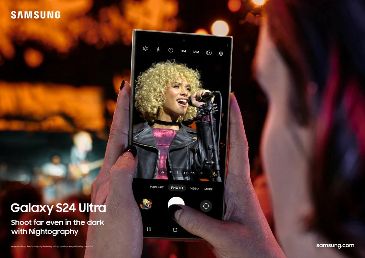 Point of View eines Nutzers, der ein Foto mit dem neuen S24 Ultra macht