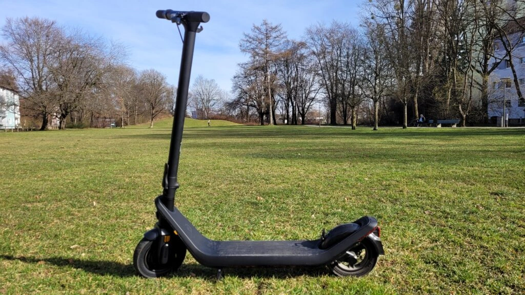 Odys ZETA i10 auf Wiese