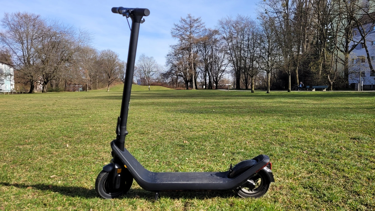 Odys ZETA i10 auf Wiese