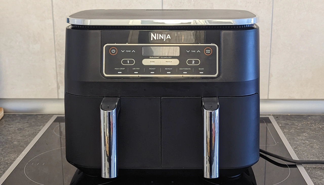 Ninja AF300EU Heißluftfritteuse in der Frontansicht (Foto: Testsieger.de)