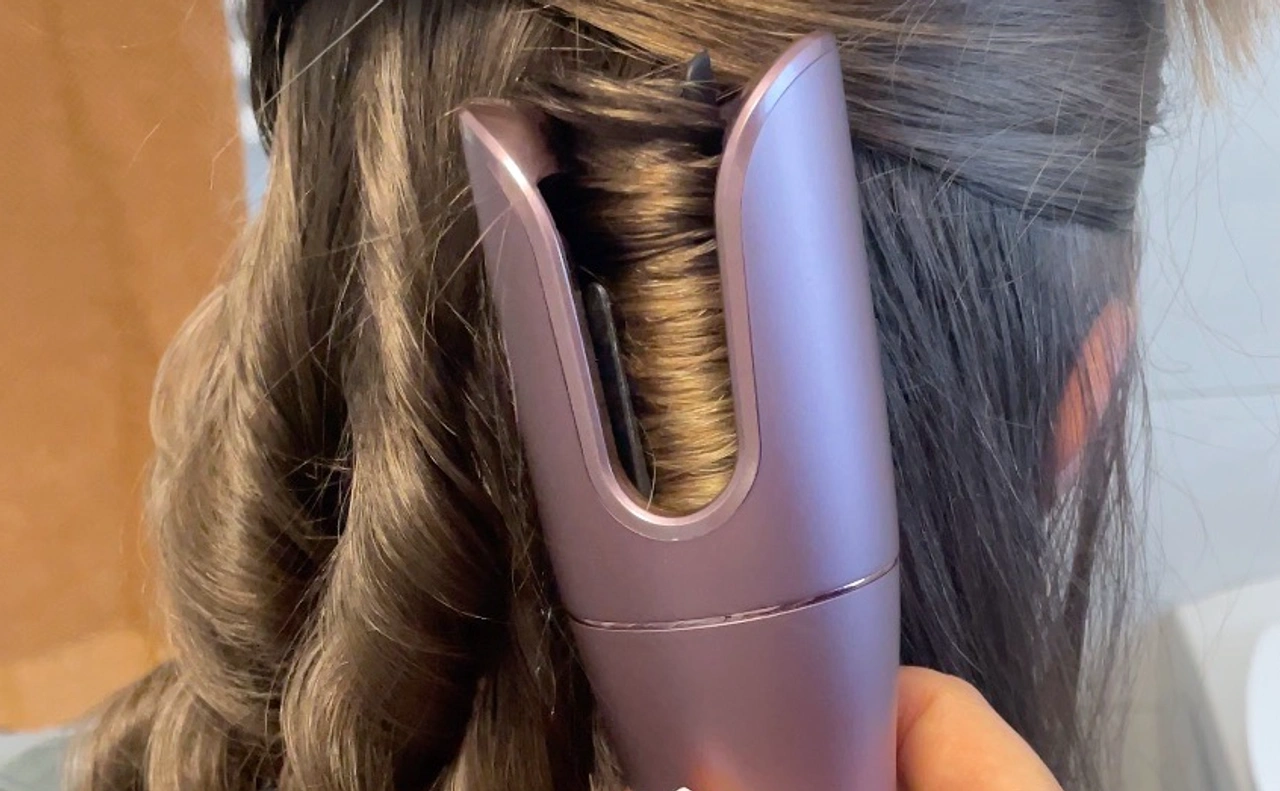 Grundig EasyCurl Lockenstab im Test: Flexibles Lockenstyling ohne Kabel