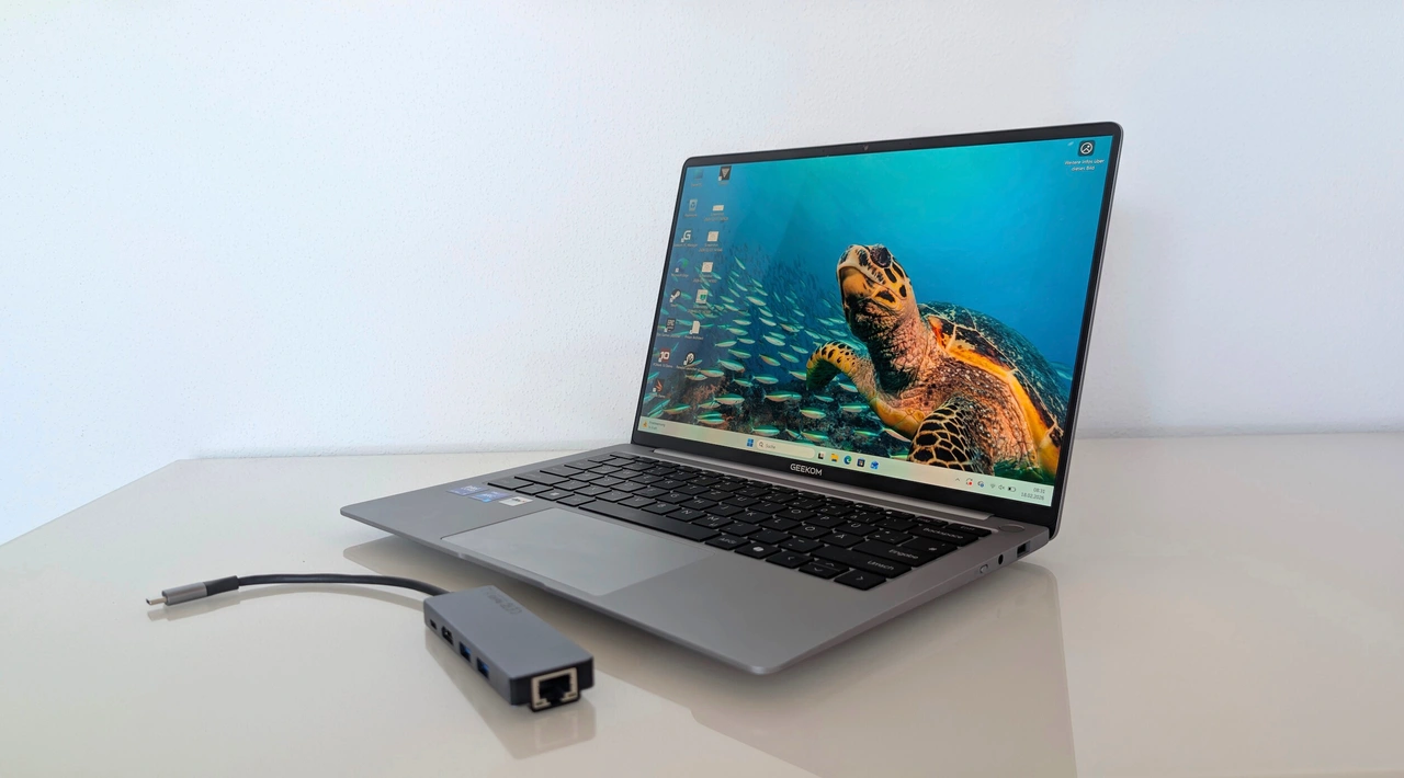 Geekom GeekBook X14 Pro Notebook mit Intel Core Ultra 9 185H im Test ...