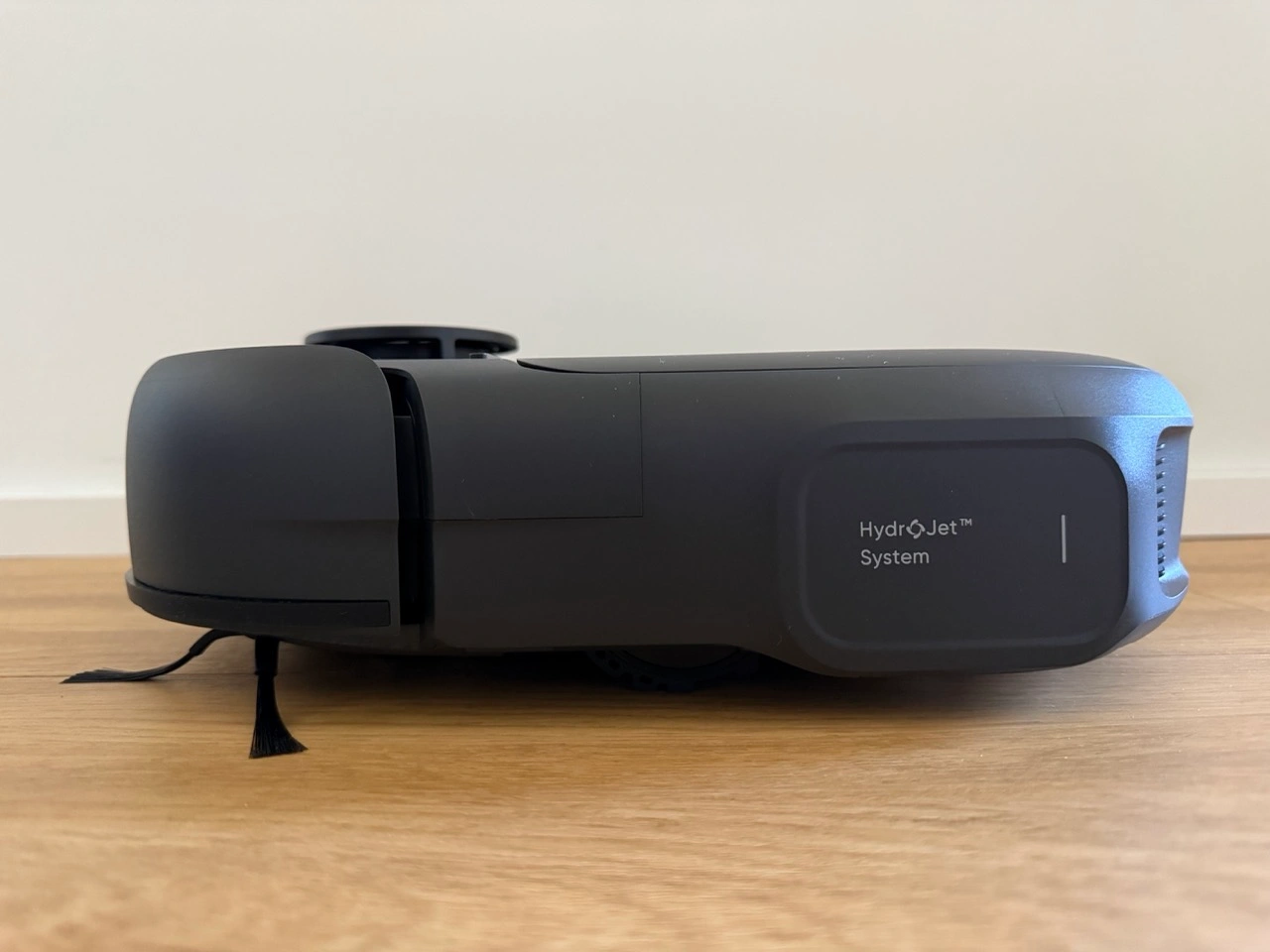 „Eufy C28“: „Seitenansicht mit HydroJet-System“