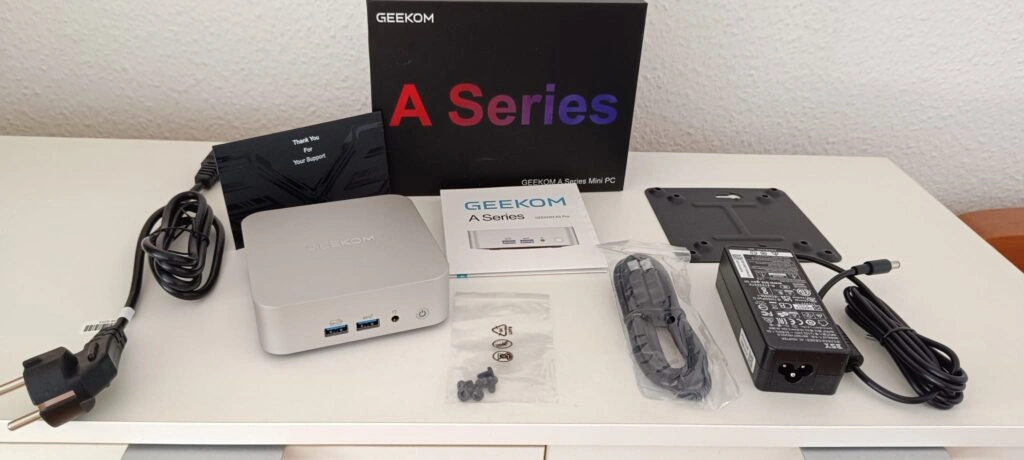 „GEEKOM A5 Pro“: „Lieferumfang mit Netzteil, HDMI-Kabel, VESA-Halterung und Schrauben“