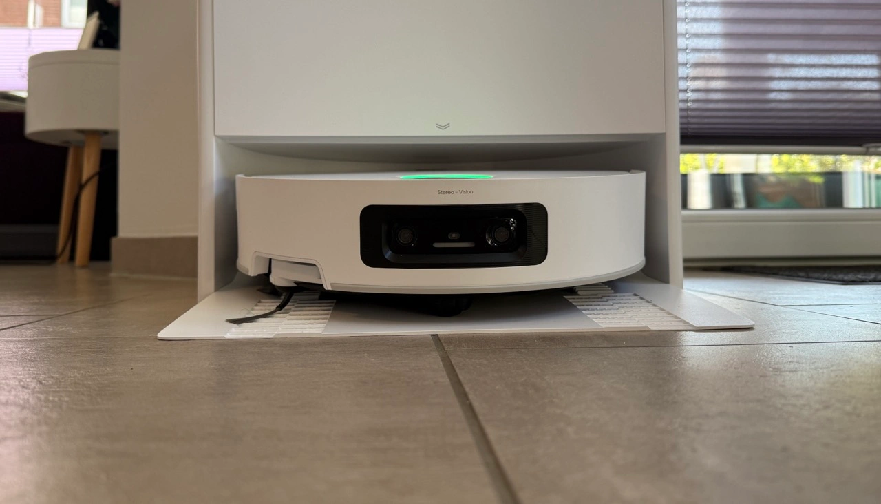 Dreame Aqua10 Ultra Roller Complete in der Reinigungsstation.