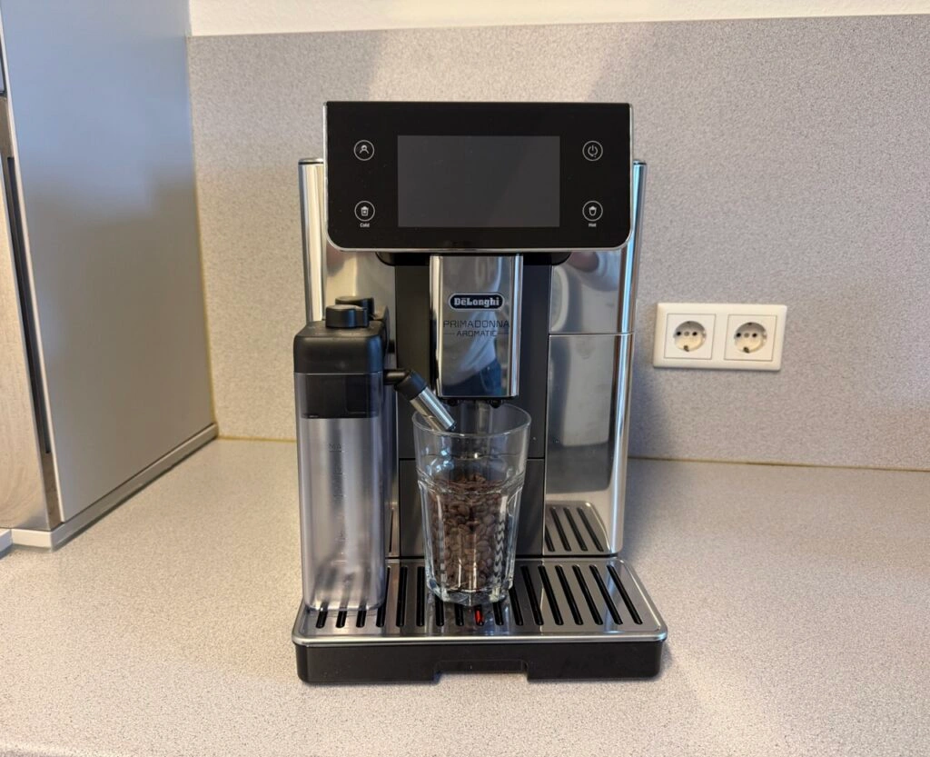 Gesamtansicht De'Longhi PrimaDonna Aromatic ECAM 630.75.TSM