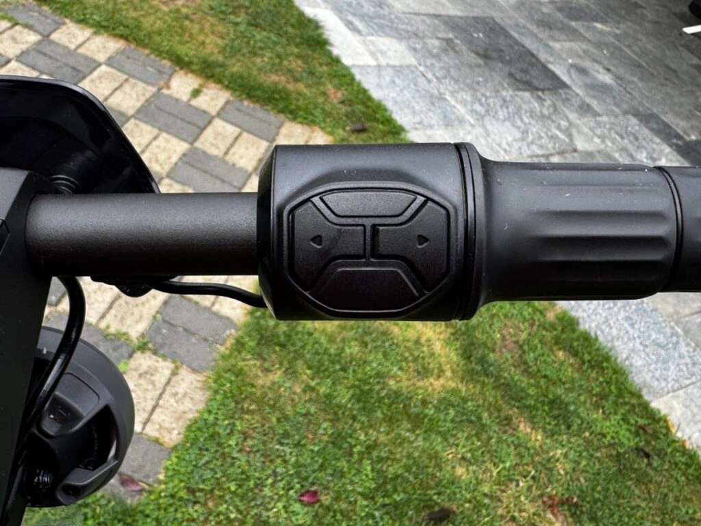 NIU KQi 200P: Integrierte Blinkersteuerung