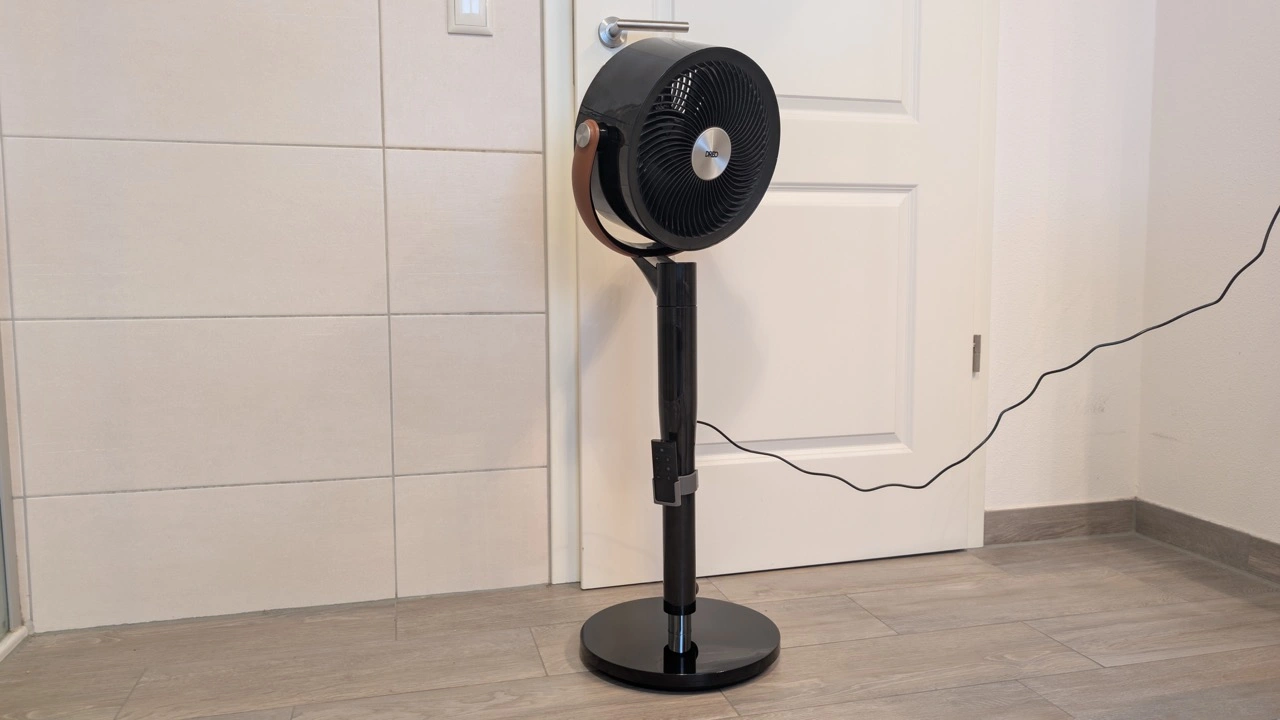 DREO TurboPoly 513S: Seitliche Ansicht des Ventilatorkopfes