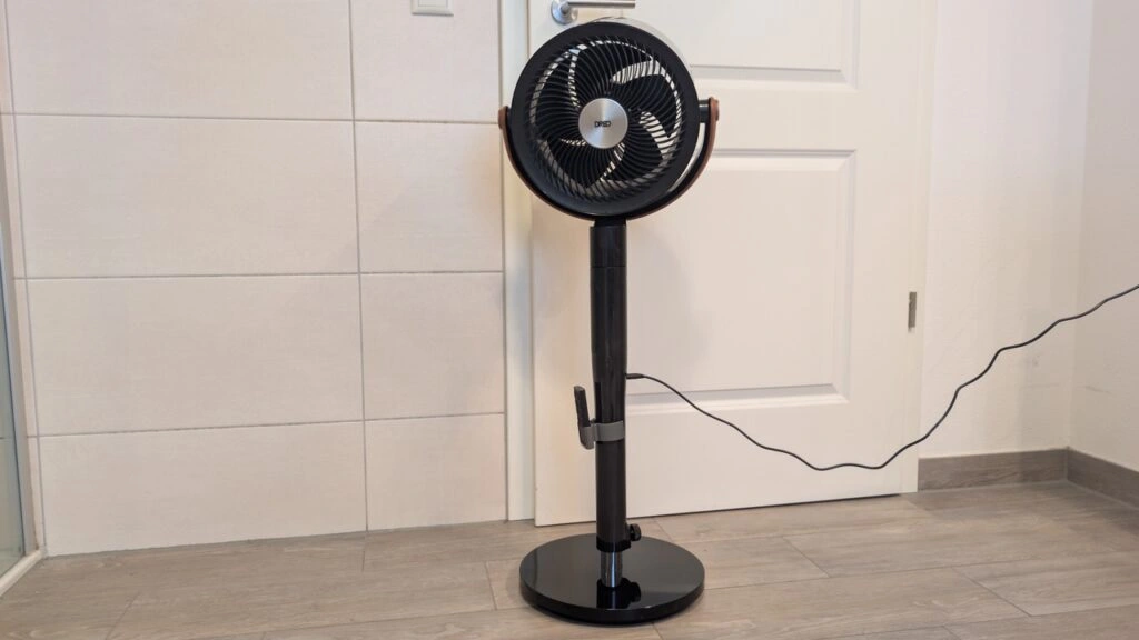 DREO TurboPoly 513S: Frontansicht des Standventilators