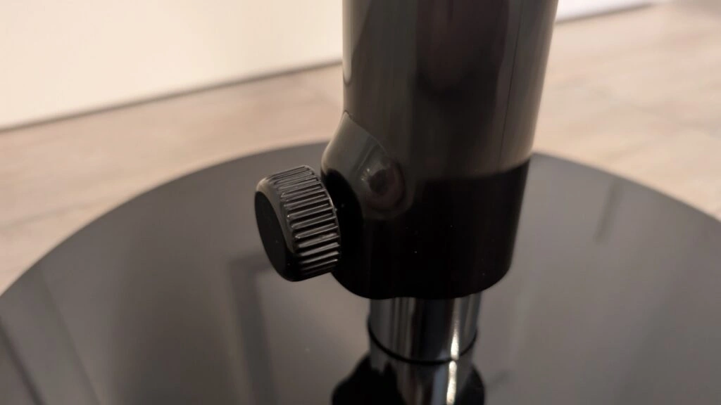 DREO TurboPoly 513S: Schraube zur Höhenverstellung