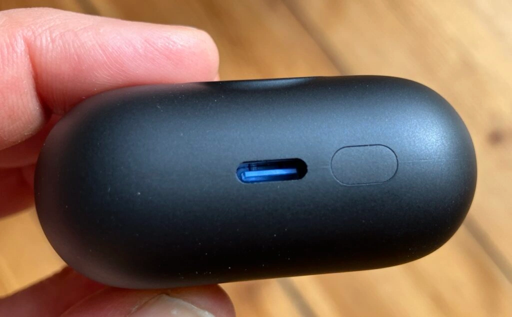 „EarFun Air Pro 4+“:„Ladecase mit USB-C-Anschluss“