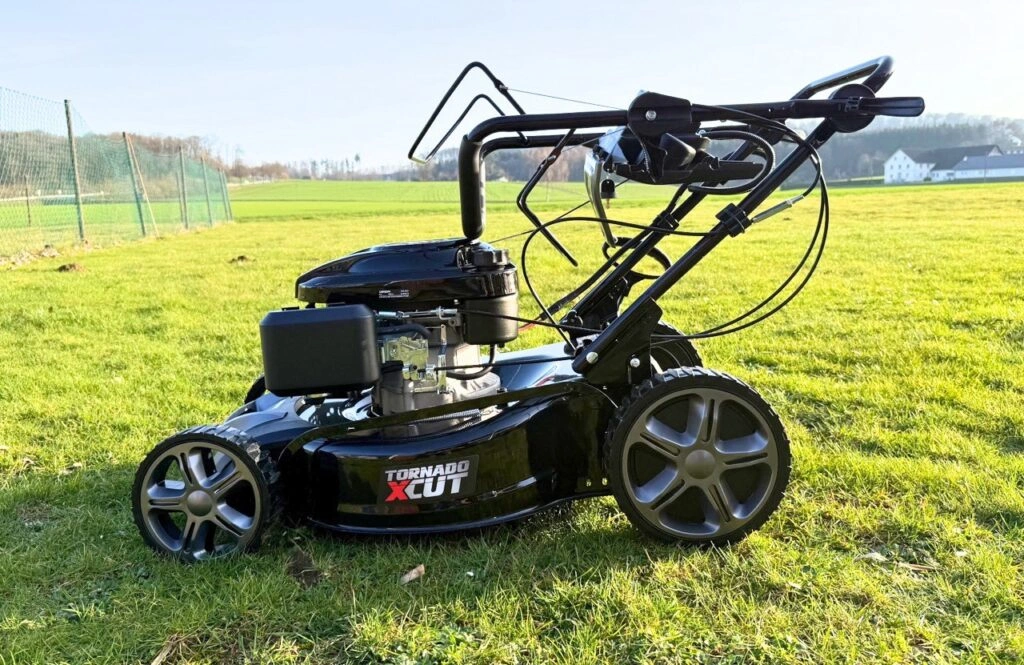 ONBEST TXC-3653E: Seitenansicht auf der Wiese
