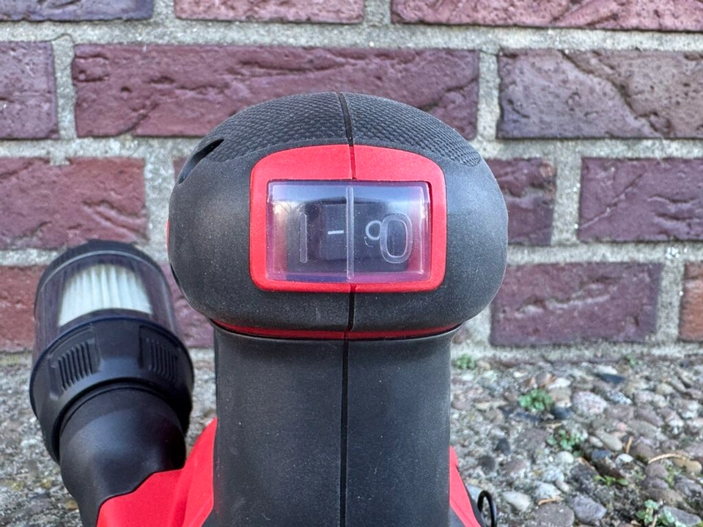 Blick von Vorne auf den Ein- und Ausschalter (Foto: Testsieger.de