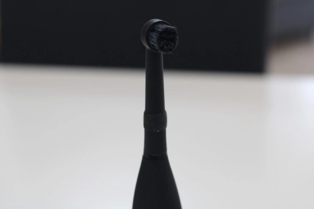 Nahaufnahme des Bürstenkopfes der happybrush Eco R2 All Black (Foto: Testsieger.de)