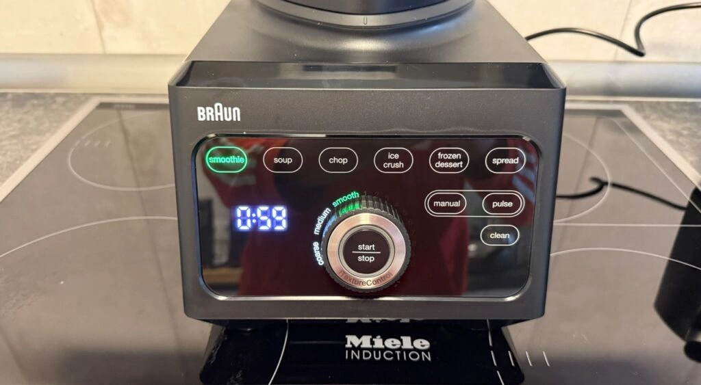Braun PowerBlend 9 JB 9040: Übersichtliches Bedienfeld mit Programmauswahl