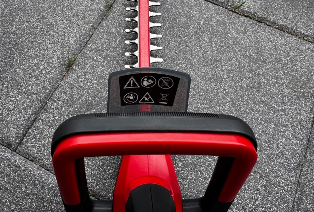 Einhell GC-CH 18/50: Griff und Sicherheitshinweise aus der Nutzerperspektive