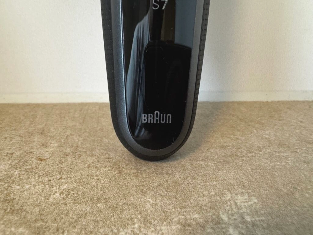 Braun Series 7: Hochwertiges Gehäusedesign mit glänzender Oberfläche