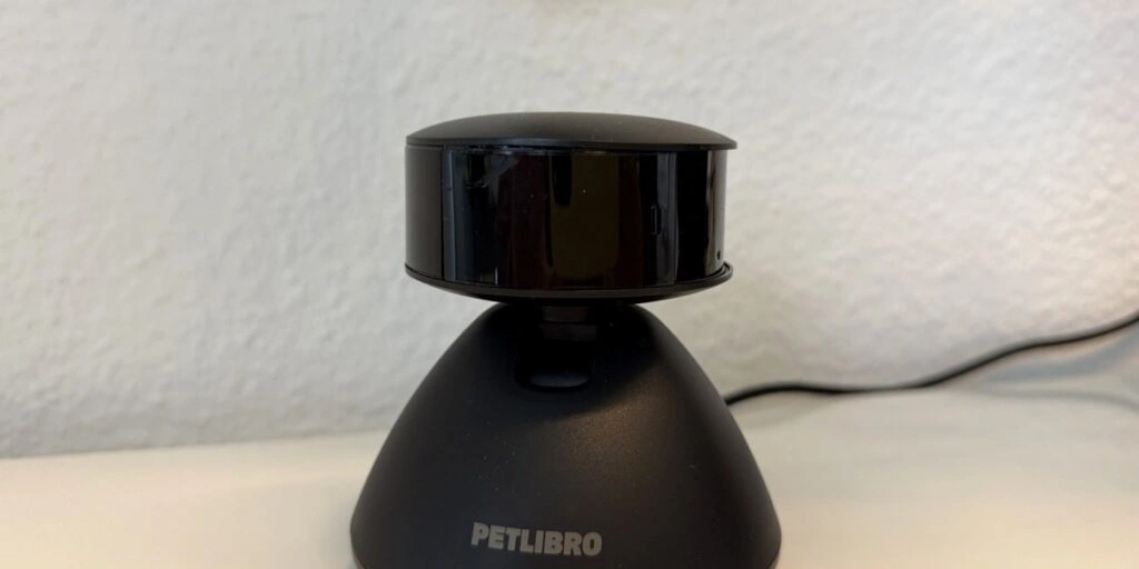 Petlibro Scout: Frontansicht mit Linse und LED Ring