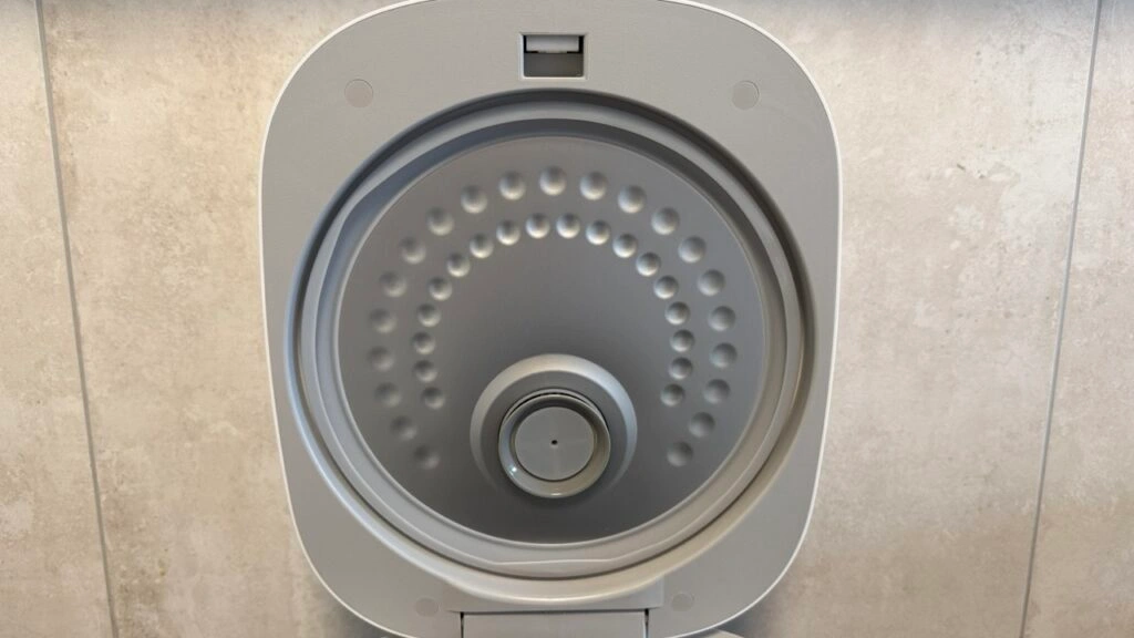 Panasonic SR-DA152: Deckelinnenseite mit Dampfventil von unten