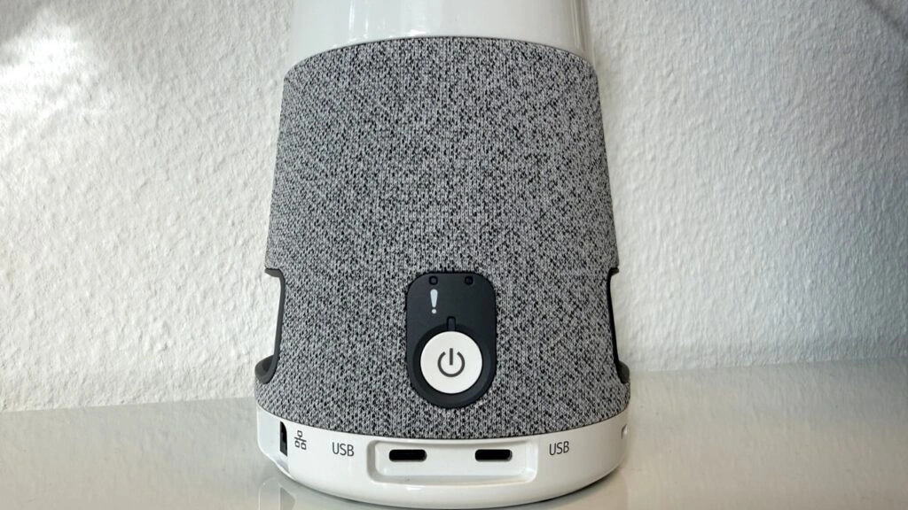 Ricoh PFU 360 Meeting Hub: Zwei USB C Anschlüsse und Power Knopf von vorne