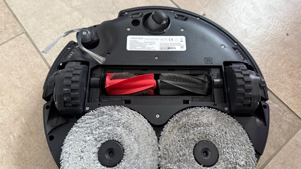 Roborock Saros 20: Vollständige Unterseite mit Dual-Mopp und Dual-Bürste