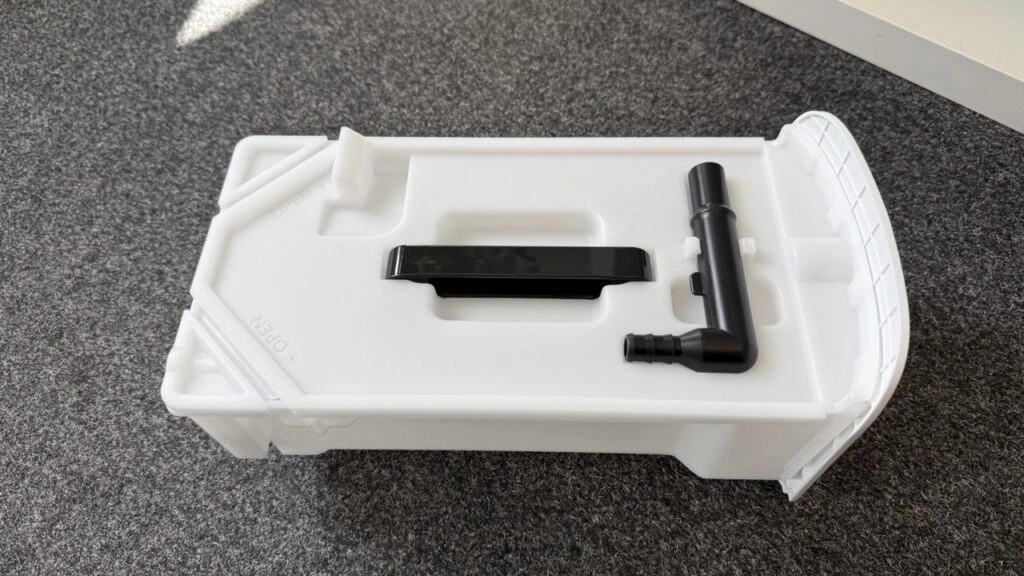 „Meaco DD8L Pro: Wassertank mit Ablaufschlauch-Anschluss von oben'