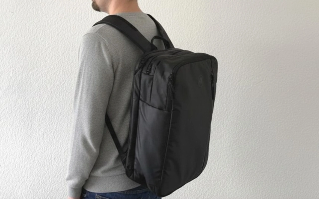 „Mammut Seon Transporter 25“: „Rucksack am Rücken in schräger Rückansicht“
