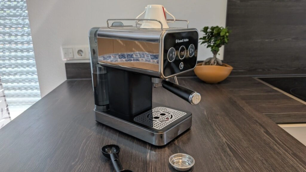 Russell Hobbs Distinctions Espressomaschine Titanium (Modell 26452-56) Schlichte Eleganz, starke Ergebnisse – aber nicht ganz ohne Macken