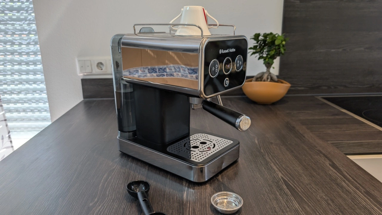 Russell Hobbs Distinctions Espressomaschine Titanium (Modell 26452-56) Schlichte Eleganz, starke Ergebnisse – aber nicht ganz ohne Macken