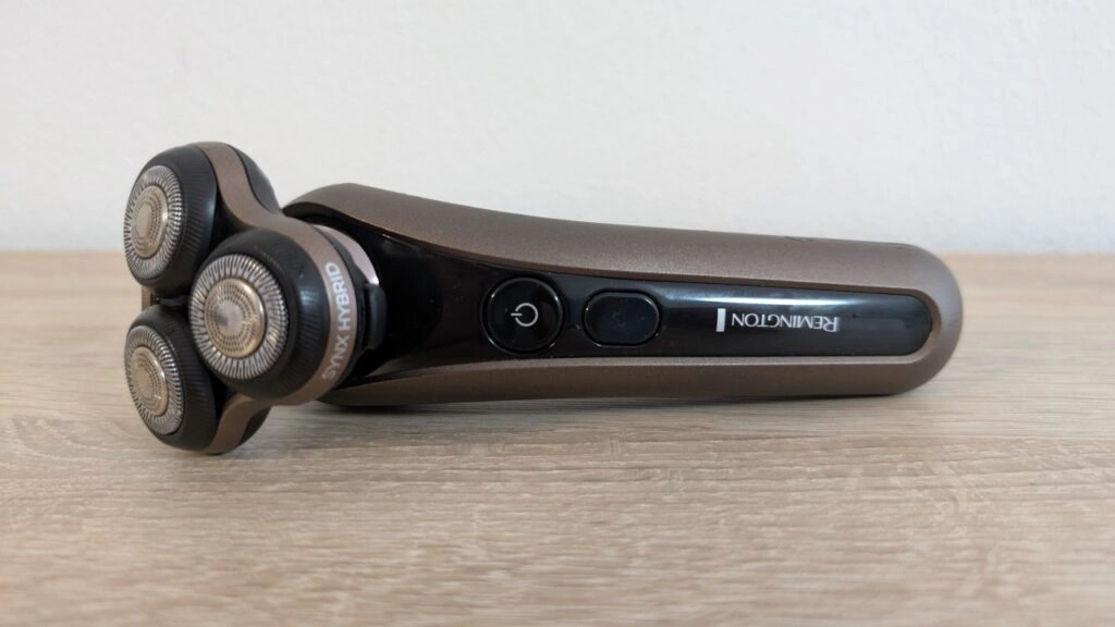 Remington LimitlessX X9 (XR1795): Rasierer in Seitenansicht