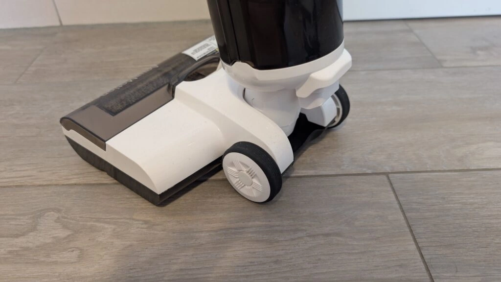 Princess AquaMotion Plus: Solider Stand dank großer Rollen