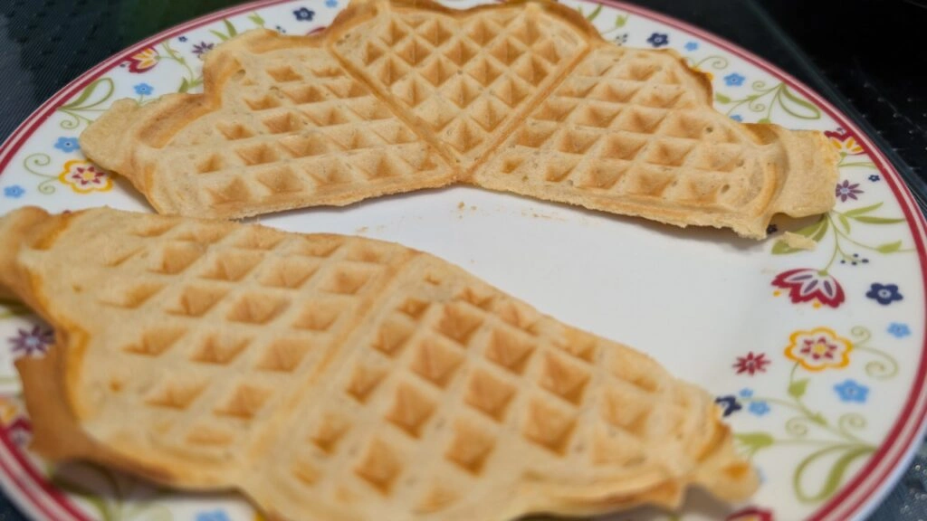 „Princess 01.132384.01.001 Doppel-Waffeleisen“: „Fertige Waffeln auf dem Teller“