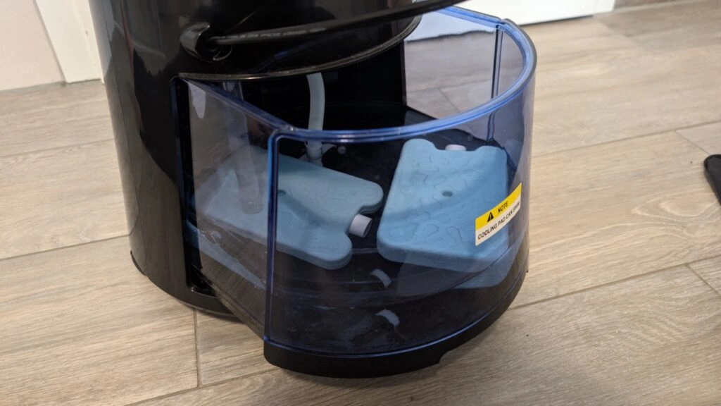 Klarstein Skyscraper Ice Smart: Herausgezogener Wassertank