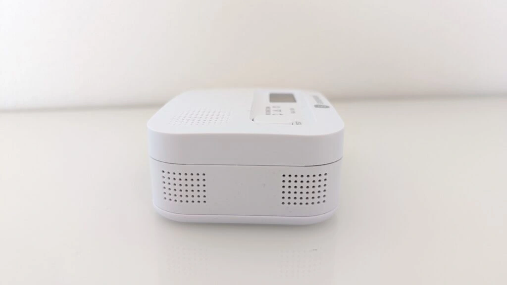 Smartwares FGA-1304: Seitenansicht mit Lüftungsöffnungen