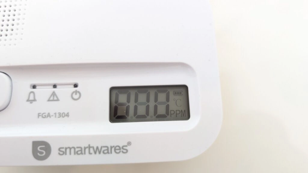 Smartwares FGA-1304: Display zeigt CO-Wert und Temperaturanzeige