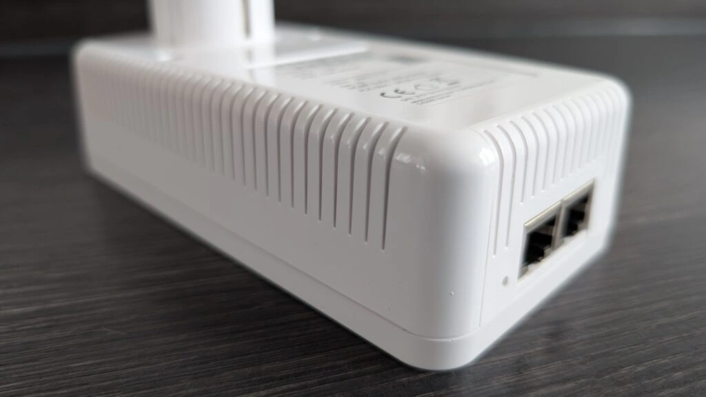 devolo Magic 2 WiFi 6 next Seitenansicht: Saubere Verarbeitung und solide Materialqualität