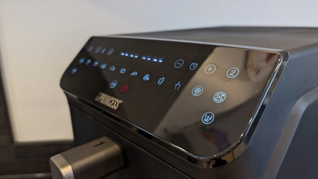 Princess 182278 Stack Airfryer: Bedienfeld mit beleuchteten Symbolen