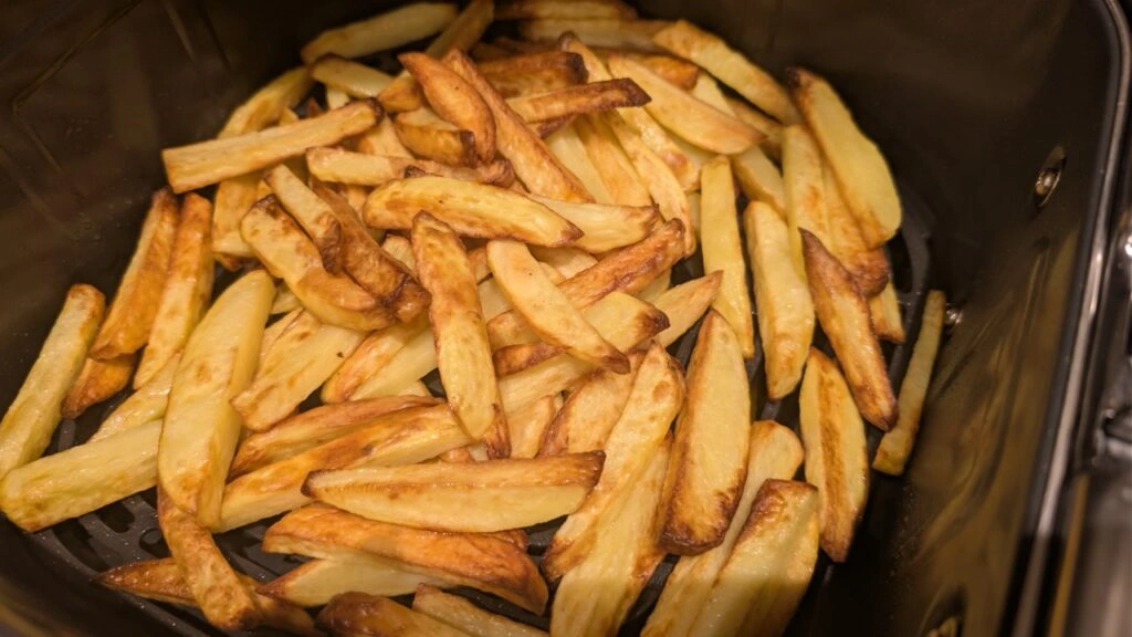 COSORI ICONIC Single: Frische Pommes im Garkorb