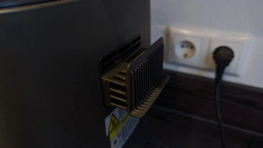 COSORI TurboBlaze: Rückseite mit Kabelaufwicklung