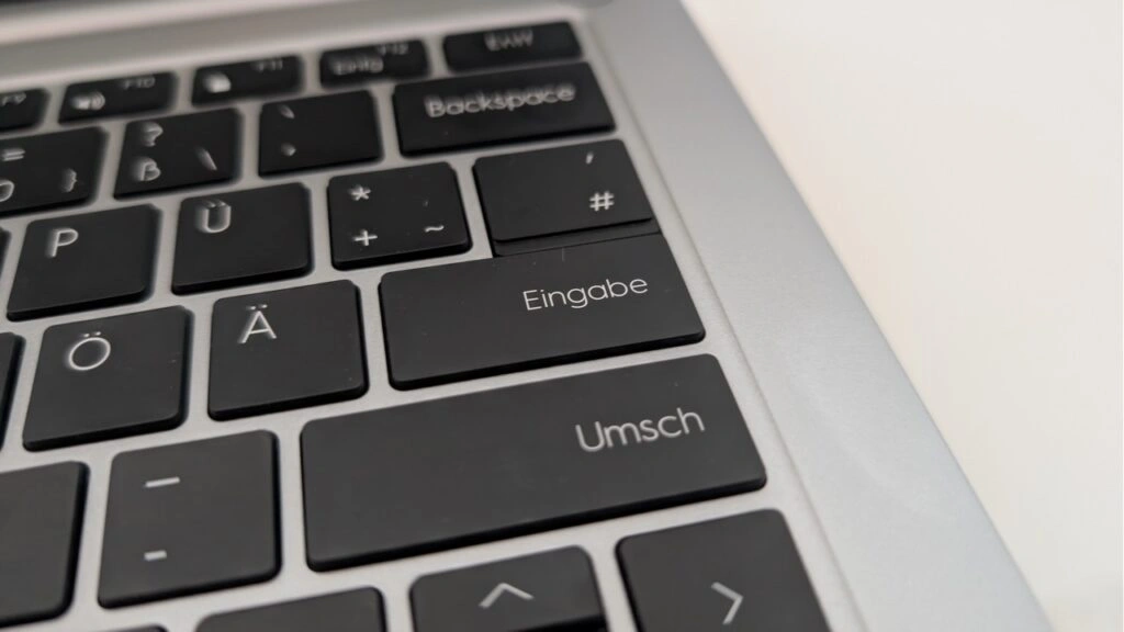 „Geekom GeekBook X14 Pro“:Detail der Enter Taste mit deutscher Beschriftung