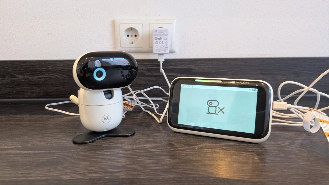 „Motorola Nursery PIP1710 Connect“: „Kamera und Monitor im Überblick“