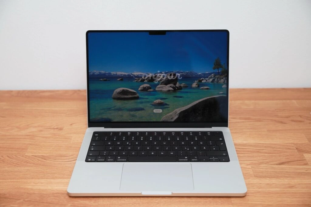Apple MacBook Pro 14 M5 Pro: Inbetriebnahme mit macOS-Einrichtungsbildschirm