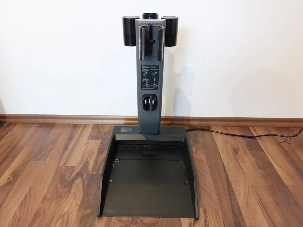 Dreame Z30 Pro Aqua: 4 in 1 Selbstreinigungsstation in der Frontansicht