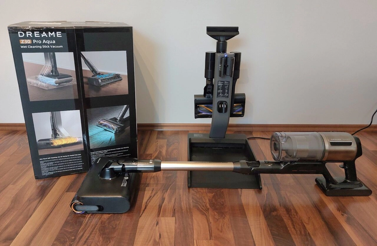 Dreame Z30 Pro Aqua: Komplettes Gerät mit Verpackung und Reinigungsstation