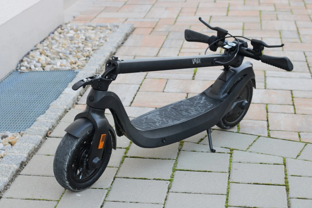 VMAX VX3 ST E-Scooter mit nach hinten geklappter Lenkstange