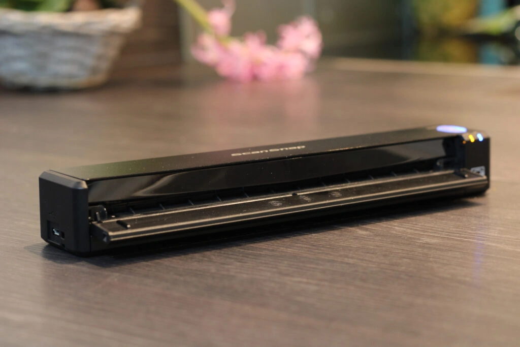 Fujitsu ScanSnap iX100 Gesamtansicht Frontal