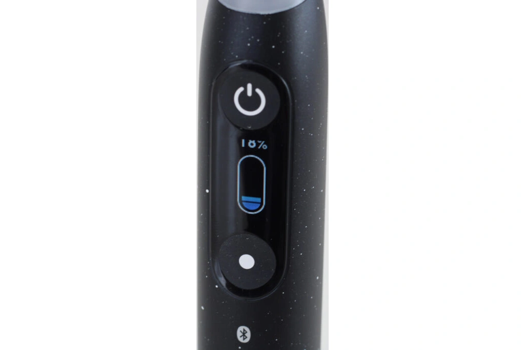 Oral-B iO Series 10 Elektrische Zahnbürste Display mit den beiden Bedientasten