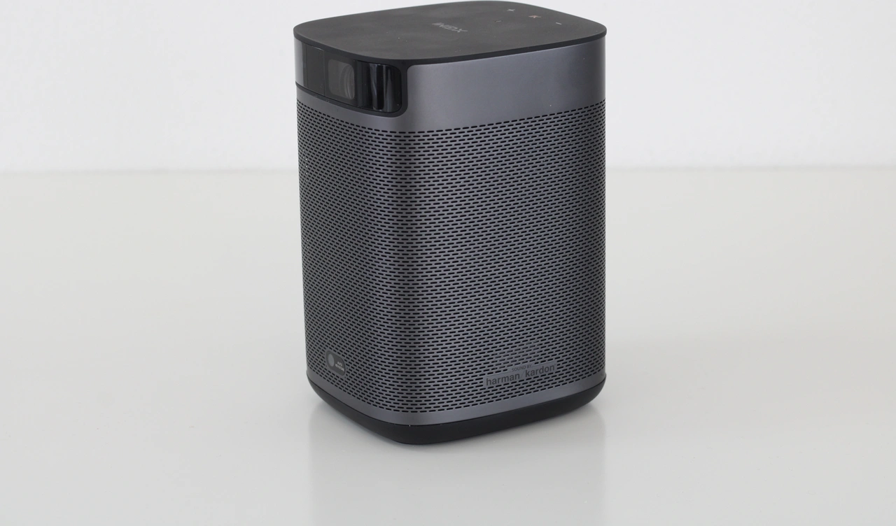 XGIMI MoGo Pro+ Mini-Beamer Gesamtansicht Schräg seitlich
