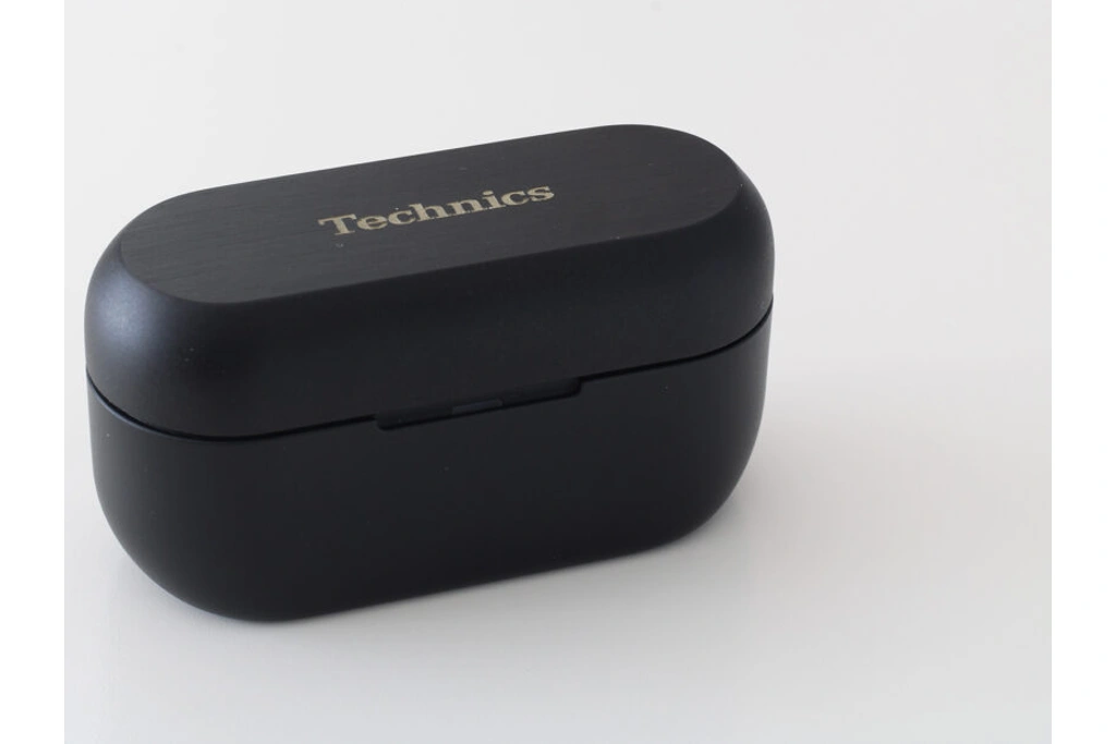Technics EAH-AZ80 Ladecase geschlossen