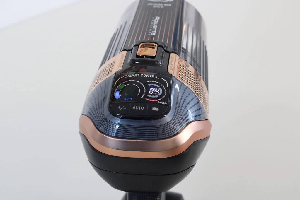 Rowenta X-Force Flex 15.60 Display mit Modus- und Akkuanzeige.